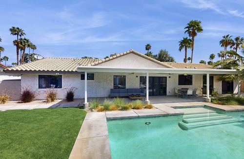 Sonora Sunrise House | Beautiful Mid-Century Modern Home w/Private Heated Pool & Spa - Dog Welcome