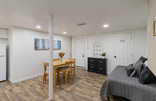 Home Park Apartment | Beautiful Midtown home-sleeps 13