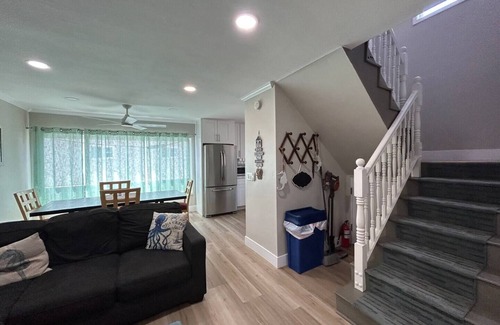 Central Mission Beach Condo | Beautiful Mission Beach Condo Steps to the Beach with Rooftop Patio