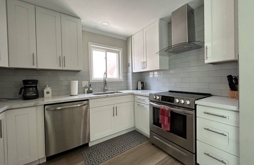 Central Mission Beach Condo | Beautiful Mission Beach Condo Steps to the Beach with Rooftop Patio