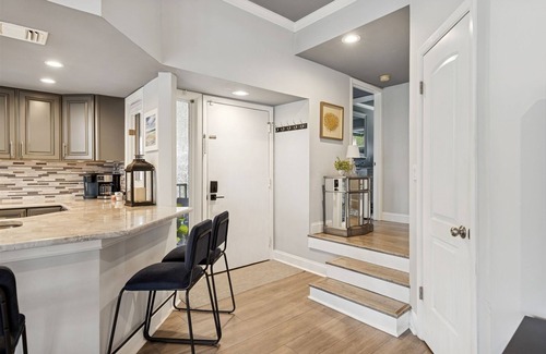 Palmetto Dunes Condo | Beautiful Modern Pet Friendly Villa Overlooking Pool
