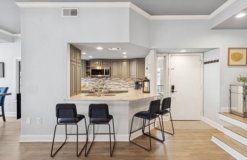 Palmetto Dunes Condo | Beautiful Modern Pet Friendly Villa Overlooking Pool