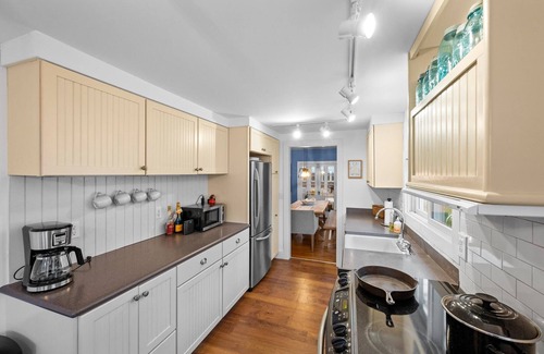 Lakeside Cottage | Beautiful, modern cottage with lake views inside Lakeside!