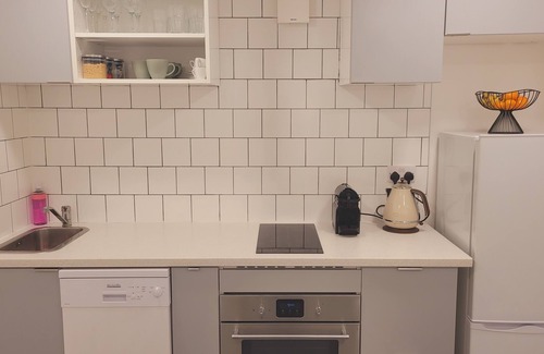 Brockley Apartment | Beautiful Modern Flat Near Station, London