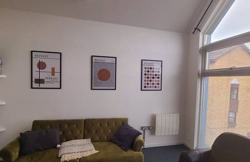 Brockley Apartment | Beautiful Modern Flat Near Station, London