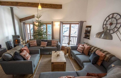 Les Varcins Ski Chalet | Beautiful & Modern 14 person chalet with Large outdoor Jacuzzi & stunning views