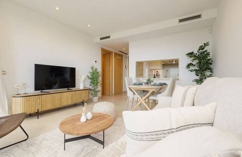 Marbella Apartment | Beautiful modern holiday apartment with amazing sea views with spa and gym