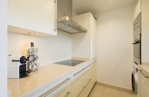 Marbella Apartment | Beautiful modern holiday apartment with amazing sea views with spa and gym
