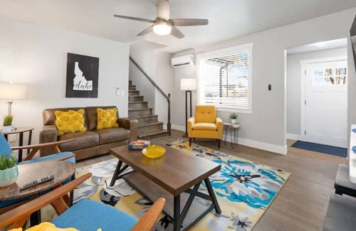Caldwell House | Beautiful Modern-Renovated House w/ Great Location