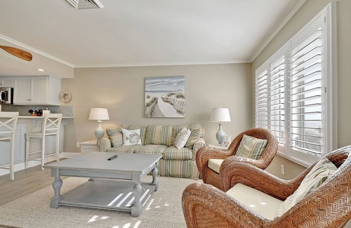 Isle of Palms Condo | Beautiful Modern Villa with OCEAN VIEWS! Screened Porch, Pool Access!