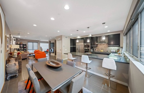Marina Peninsula House | Beautiful Modern 3 Bed /3 Bath Townhouse in Amazing Location 5 Min from Beach!