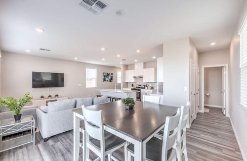 Enterprise House | Beautiful Modern Vegas Built 2022, 10 min to Strip