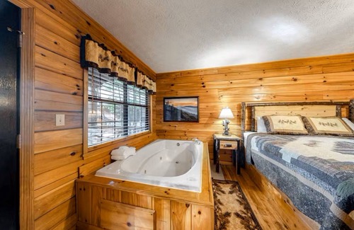 Sevierville Cabin | Beautiful Mountain Cabin Hot Tub Fireplace No Mountain Roads