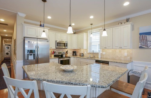 North End Condo | Beautiful NEW 1st Flr-Btwn Brds/Beach & Dwntwn, 5+Bdrms-Park & Walk! Heart of OC