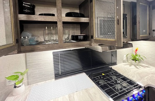 Pompano Beach RV Rental | Beautiful new Camper RV Private.