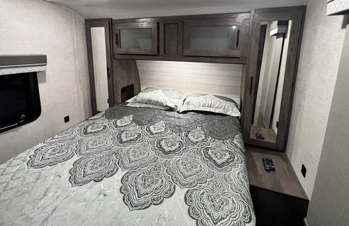 Pompano Beach RV Rental | Beautiful new Camper RV Private.