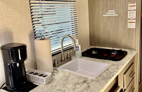 Loughman RV Rental | Beautiful new cozy camper!