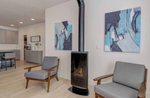 Colorado Springs House | Beautiful New-Modern Luxury Minutes from Downtown, Old Colorado City & OPTC