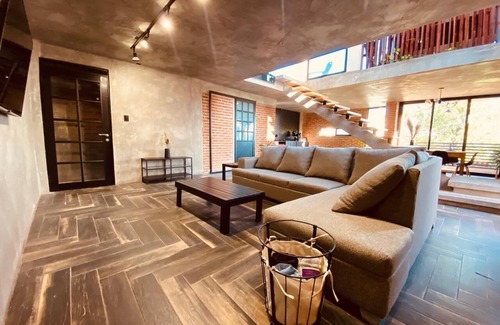 Tetlatlahuca House | Beautiful New York Loft, 5 minutes from Val'Quirico (pet friendly)