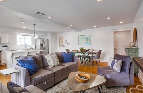 Central Mission Beach Apartment | Beautiful newly constructed townhouse with large rooftop deck!