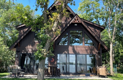 Independence Cabin | Beautiful, newly custom built, lake-front cabin on Lake Independence.
