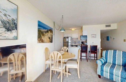 Sneads Ferry Condo | Beautiful oceanfront condo with direct beach access and shared pool