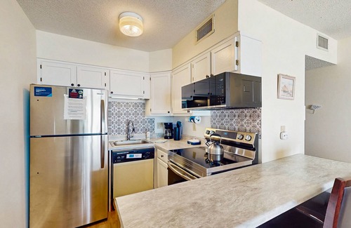 Sneads Ferry Condo | Beautiful oceanfront condo with direct beach access and shared pool