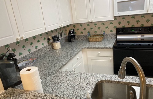Ocean Drive Condo | BEAUTIFUL Oceanfront 4 bedroom 3 bath Condo/Great Rates