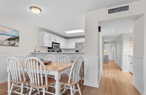 Pine Knoll Shores Condo | Beautiful oceanfront condo in the heart of Pine Knoll Shores with pool