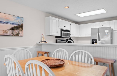 Pine Knoll Shores Condo | Beautiful oceanfront condo in the heart of Pine Knoll Shores with pool