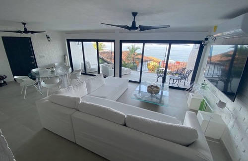 Conchas Chinas Apartment | Beautiful Oceanview 2 Bedroom Condo