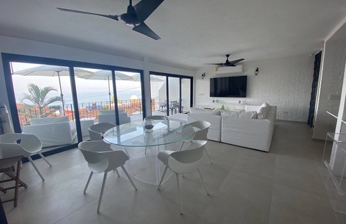 Conchas Chinas Apartment | Beautiful Oceanview 2 Bedroom Condo