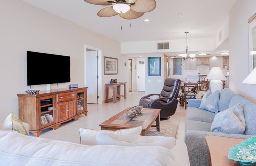 Waikoloa Condo | Beautiful ocean view condo with pool, lanai, hot tub, & W/D
