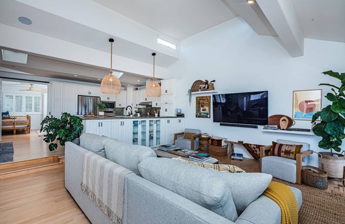 Encinitas House | Beautiful Ocean Views from Oceanfront Seabluffe!