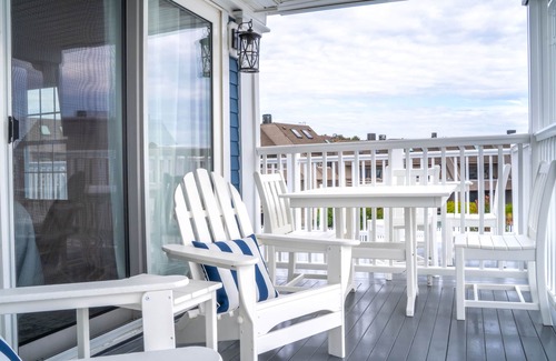 Hampton House | Beautiful oceanfront queen room with private deck!