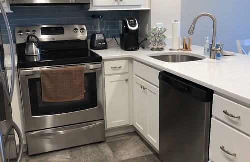 North Ocean City Condo | Beautiful oceanfrontcondo. 2 pools. DIRECTV. Theater. Game & exercise rooms.