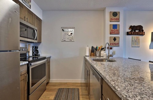 Ludlow Condo | Beautiful Okemo Mountain Lodge Condo at Clocktower Base - Direct Ski Access