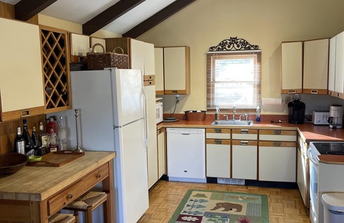 Ludlow Ski Chalet | Beautiful ON Okemo Mountain Chalet, walk to slopes. Upper cross.