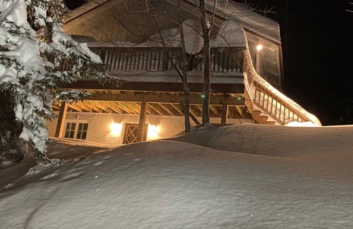 Ludlow Ski Chalet | Beautiful ON Okemo Mountain Chalet, walk to slopes. Upper cross.