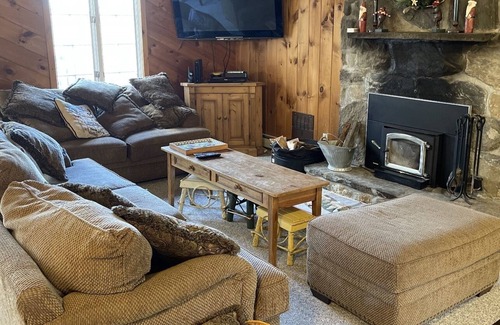 Ludlow Ski Chalet | Beautiful ON Okemo Mountain Chalet, walk to slopes. Upper cross.