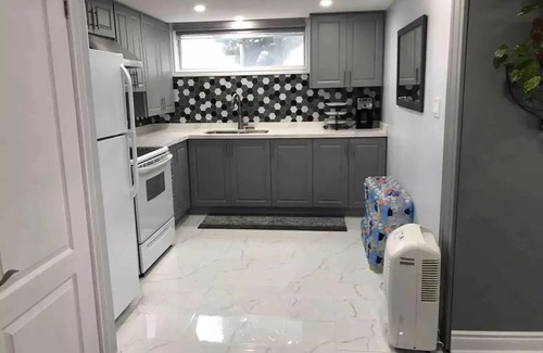 Golfdale Gardens Apartment | Beautiful One bedroom basement apartment