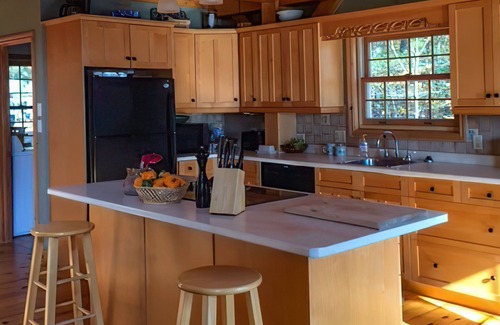 Seguin Cottage | Beautiful open concept Lake Joseph cottage with amazing southern view