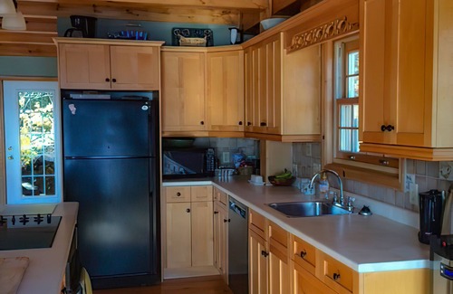 Seguin Cottage | Beautiful open concept Lake Joseph cottage with amazing southern view