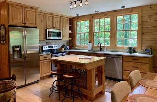 Hendersonville Cabin | BEAUTIFUL & PEACEFUL LOG CABIN FIREPLACE, FIRE-PIT & HOT TUB