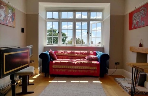 Highgate Apartment | Beautiful peaceful 2bedr flat with skyline views