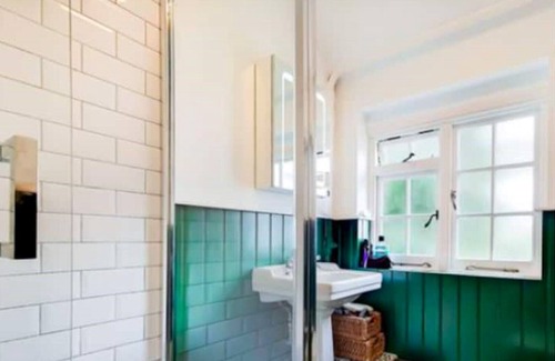 Highgate Apartment | Beautiful peaceful 2bedr flat with skyline views