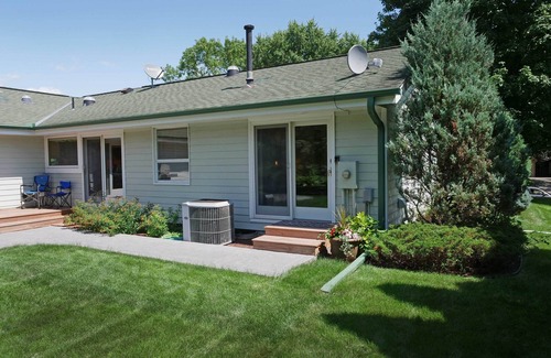 New Hope Apartment | Beautiful, Peaceful, Luxury Retreat Near Downtown Minneapolis
