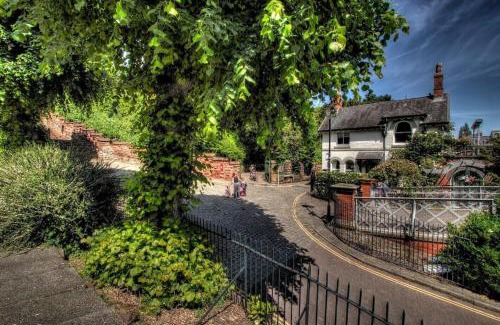 Chester House | Beautiful period cottage, exceptional riverside location in the heart of Chester