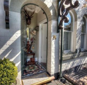 Chester House | Beautiful period cottage, exceptional riverside location in the heart of Chester