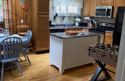 Bryson City House | Beautiful pet friendly house 2 minute drive Smoky Mountain Railroad & downtown